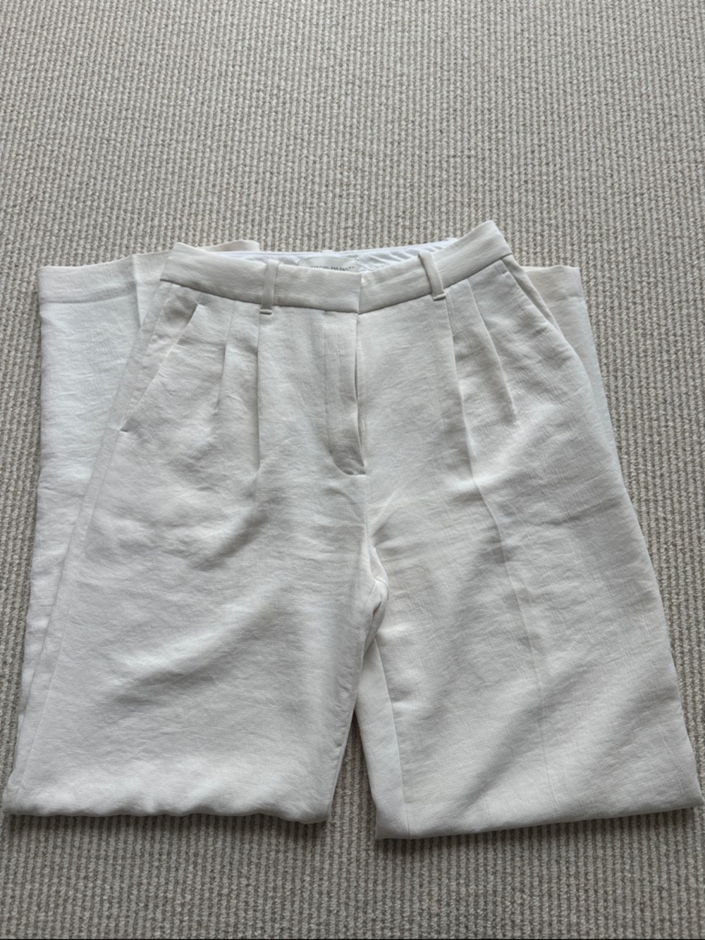 Wilfred White The Effortless Pant — Clean White Waistband Detail